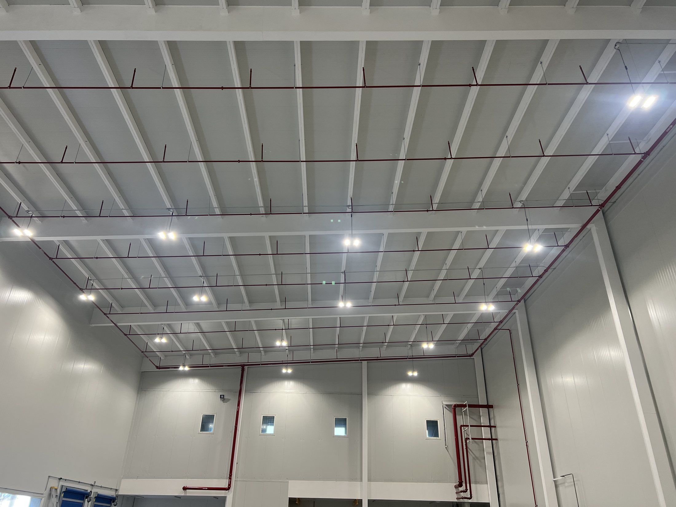 Industrial facility with the automatic sprinkler system installed under the roof.