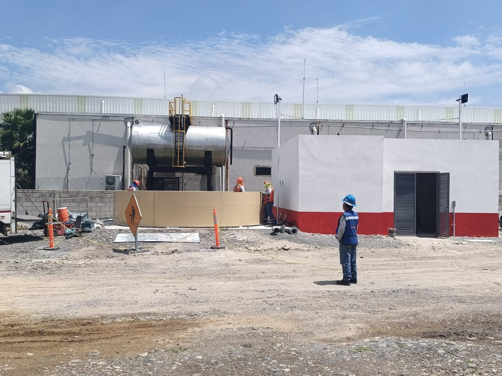 General view of the tank erection on the plant grounds.